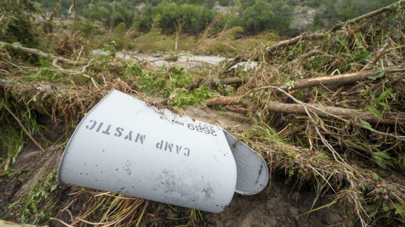 Aumento de muertes en Texas mientras el gobernador alerta sobre nuevas lluvias inminentes