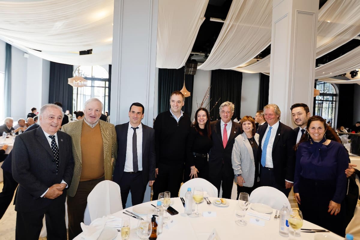 Almuerzo electrizante: figuras del Gobierno y cúpula de la Rural se unen en un evento exclusivo