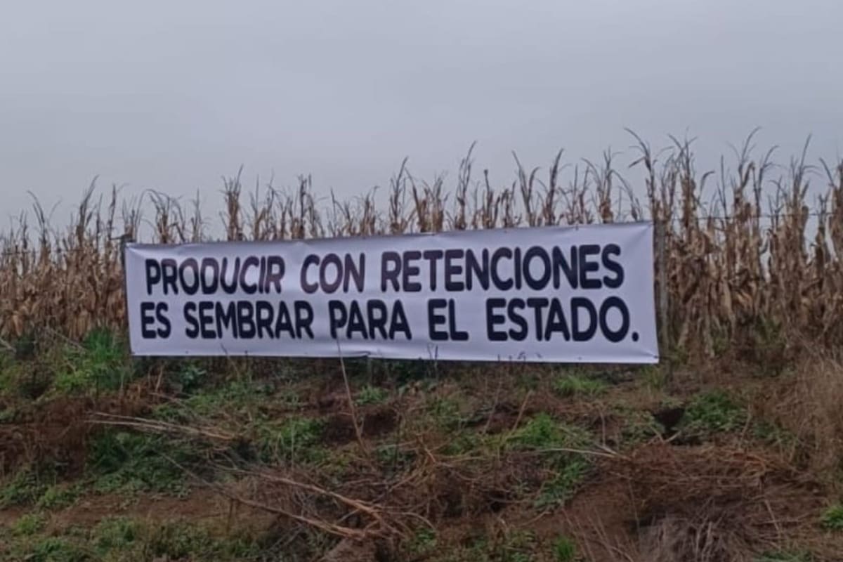 Productores exigen la eliminación de las retenciones en una protesta masiva de un centenar de agricultores
