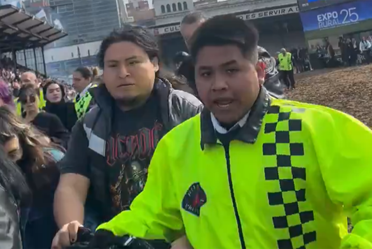 Activistas veganos interrumpen evento en la Rural y son recibidos con gritos de desaprobación del público