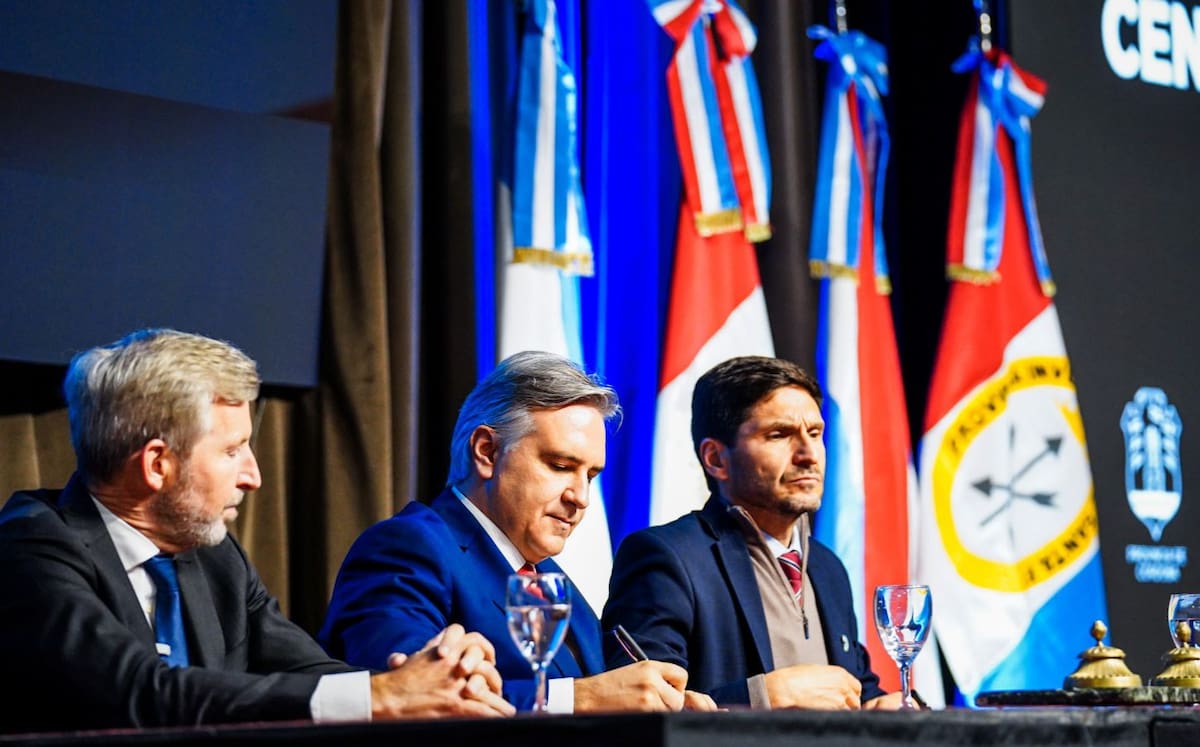 Contactos reservados. Los gobernadores no peronistas buscan organizar un bloque federal y ya conversan listas de candidatos al Congreso