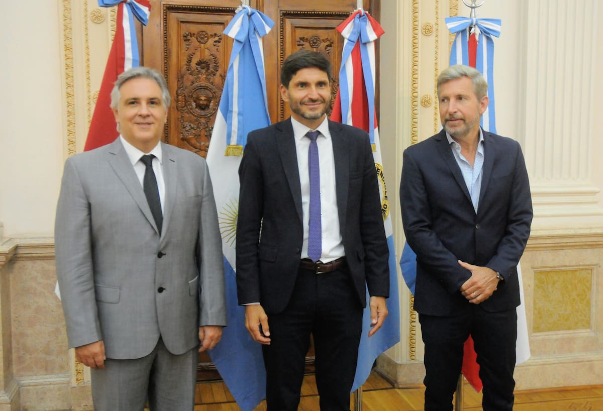 Tras el anuncio en La Rural. Los gobernadores celebraron la baja de retenciones, pero volvieron a pedir por su eliminación