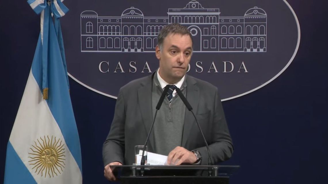 Adorni presenta un análisis del plan motosierra y las instituciones desreguladas por el gobierno actual