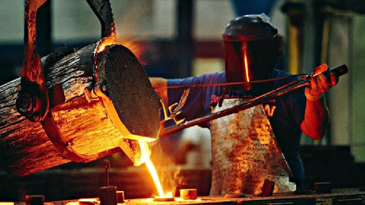 La industria metalúrgica sigue estancada: leve rebote en junio y el uso de la capacidad instalada no llega a 50%