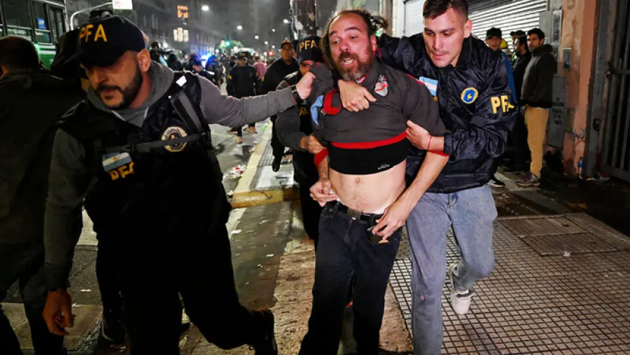 Sobreseimiento de manifestantes por “falta de mérito” en el contexto de la criminalización de la protesta contra la Ley Bases