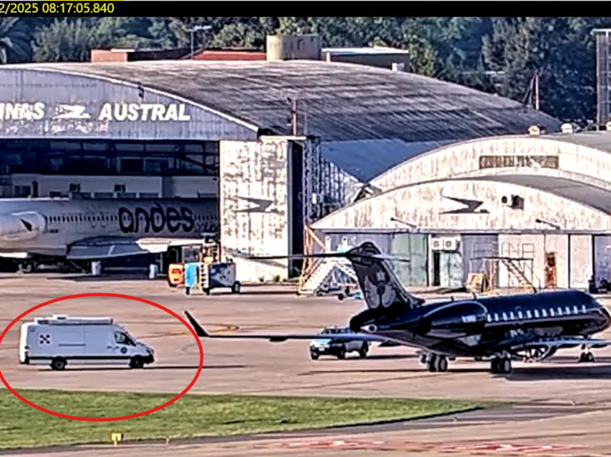 El avión de Scatturice. En el Gobierno sospechan de un pase de facturas en la Aduana y crece la interna