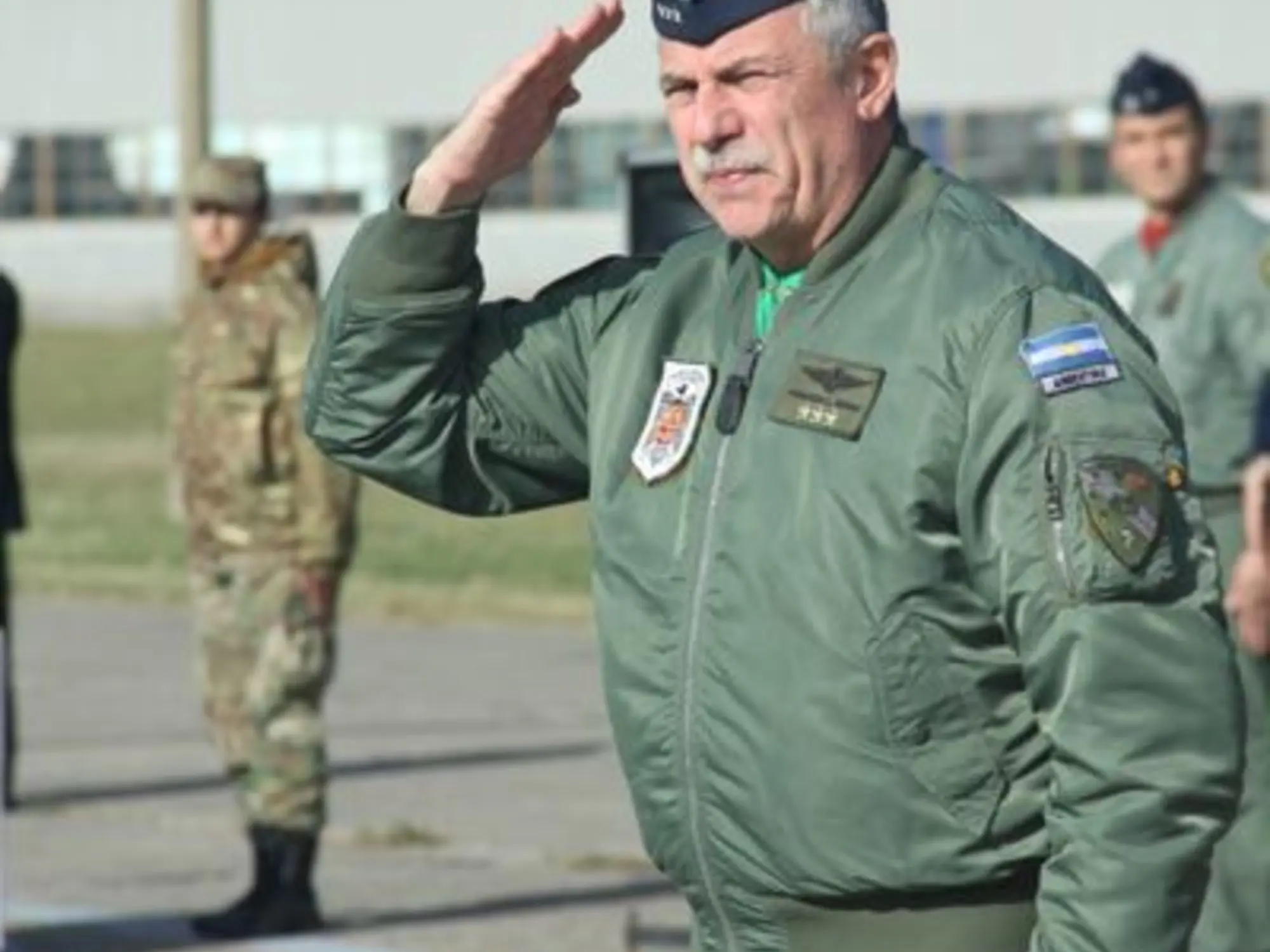 El Gobierno denunció ante la Justicia al ex jefe de la Fuerza Aérea que usó aviones oficiales para vuelos privados