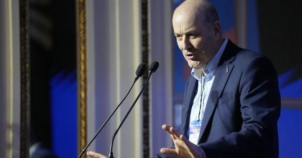 Chispazos en el Council: Sturzenegger pidió a un empresario bajar una cautelar y recibió una respuesta tajante