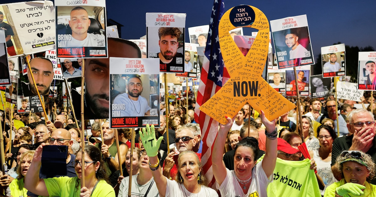 Israelíes se movilizan en Tel Aviv exigiendo la liberación de los rehenes y el fin de la guerra en Gaza