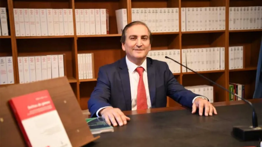 Magistrado que se opuso a su designación en el caso Coimas critica a la OGA por su papel en el proceso.