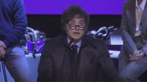 Cae la imagen de Javier Milei por presuntas coimas entre el Gobierno y laboratorios; solo el 35% confía en él