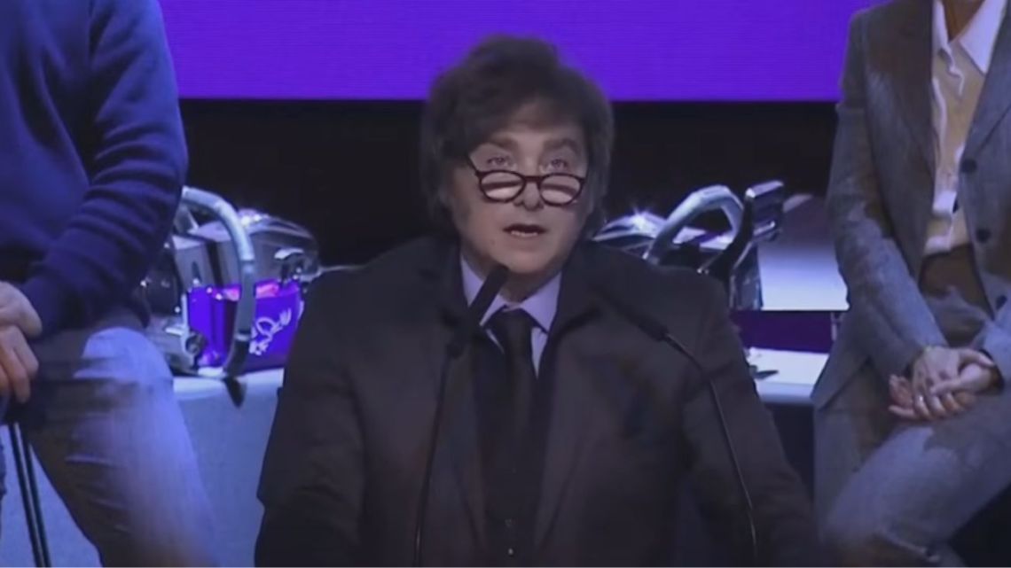 Cae la imagen de Javier Milei por presuntas coimas entre el Gobierno y laboratorios; solo el 35% confía en él