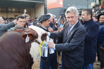 “Me entere de la baja de retenciones cuando el Presidente llegó al palco; me abrazó y me lo dijo al oído”