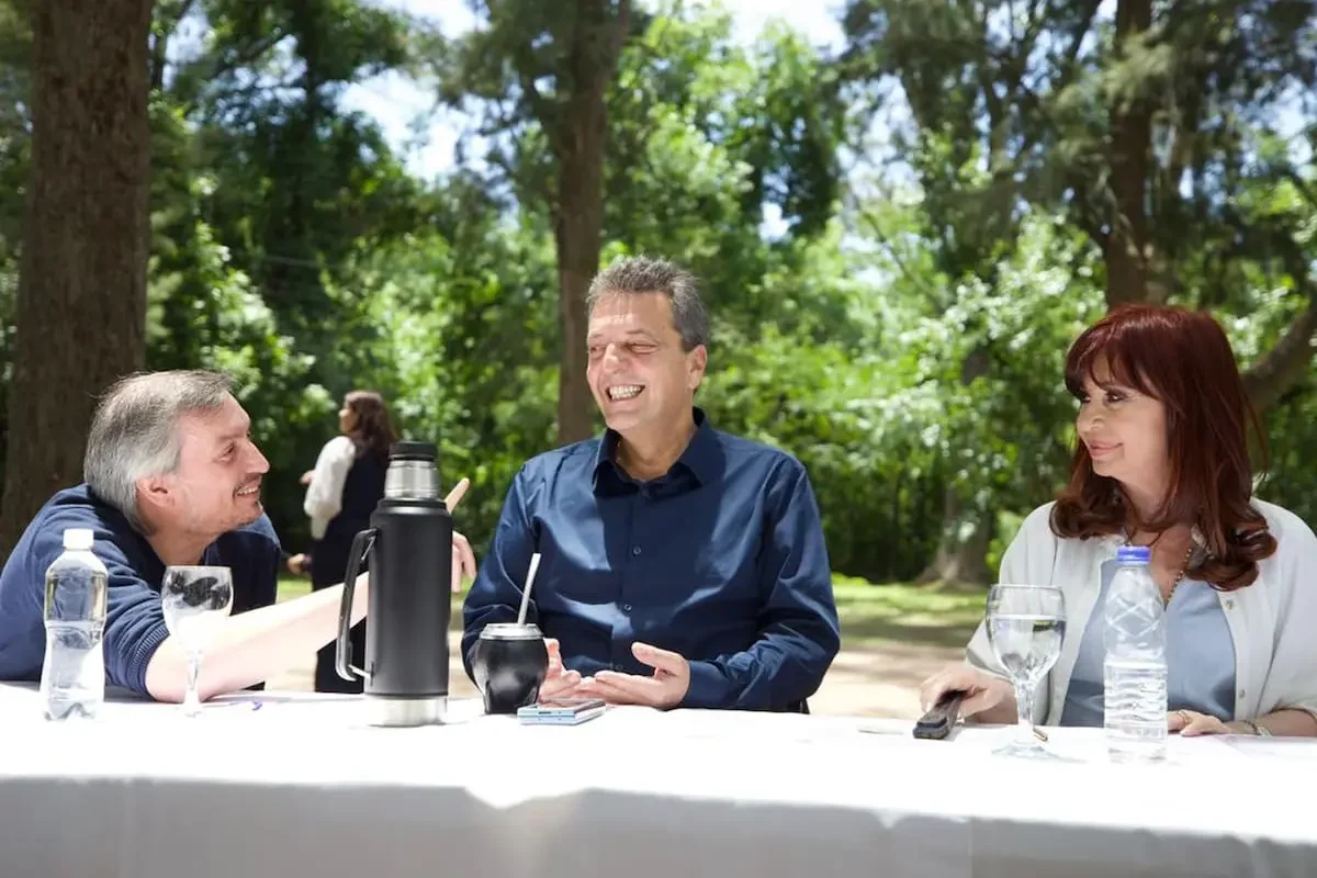 Contactos reservados. Cristina, Massa y Máximo puntean la lista de diputados y definen si van con una opción dura o un candidato sorpresa