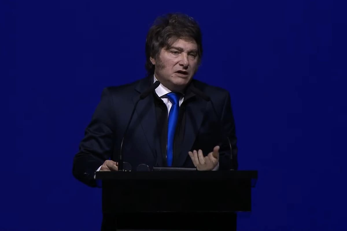 Lo informó a través de las redes sociales. Milei suspendió su viaje a Junín a último momento