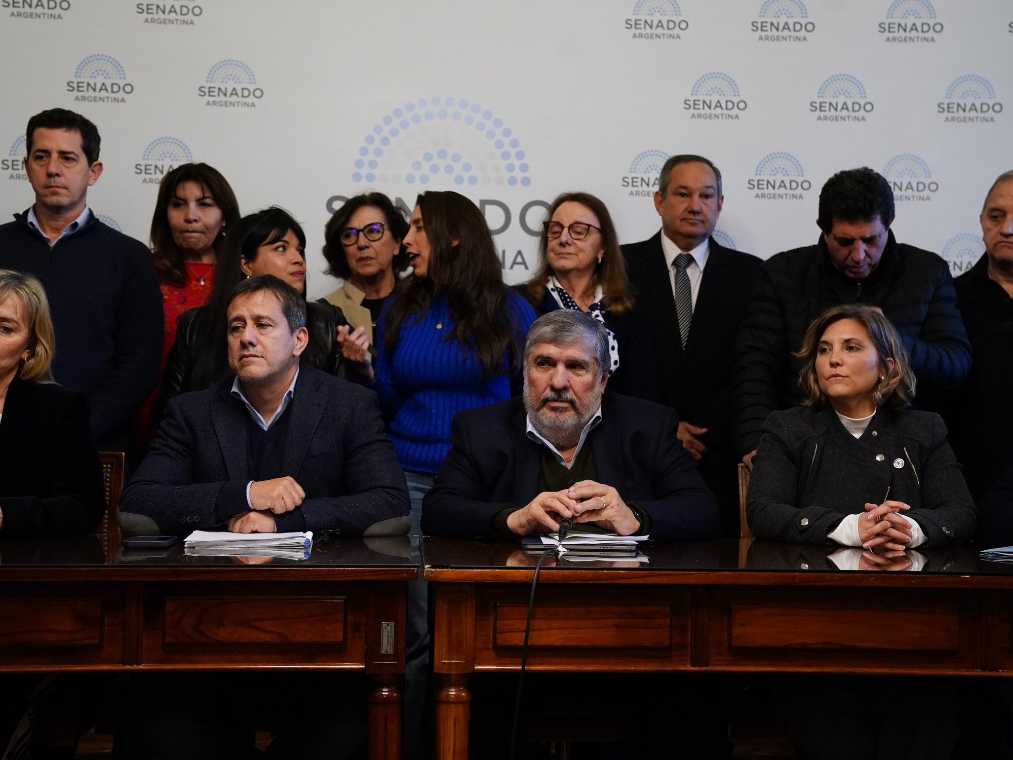 El peronismo mete presión a los gobernadores y avisa que si apoyan los vetos de Milei serán “los nuevos Kueider”