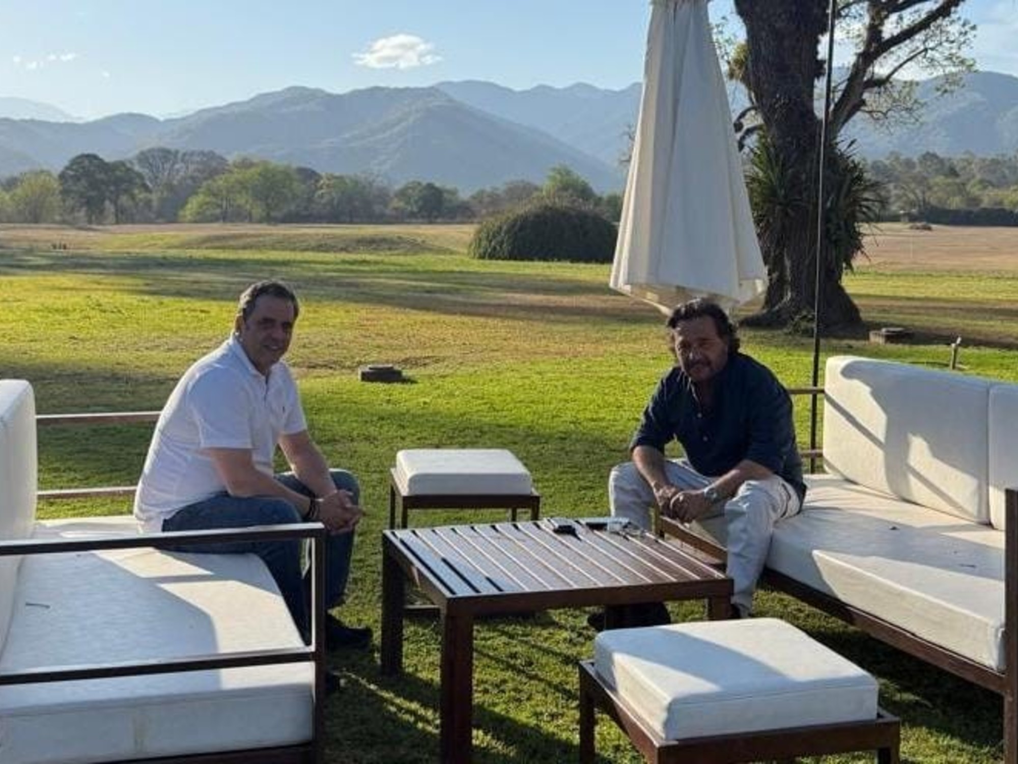 Javier Milei relanza la campaña y el rumbo del Gobierno después de la paliza en Provincia y en medio de rumores de renuncias