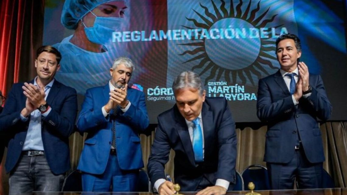 Llaryora informa sobre un incremento salarial de aproximadamente 300 mil pesos para los profesionales de salud