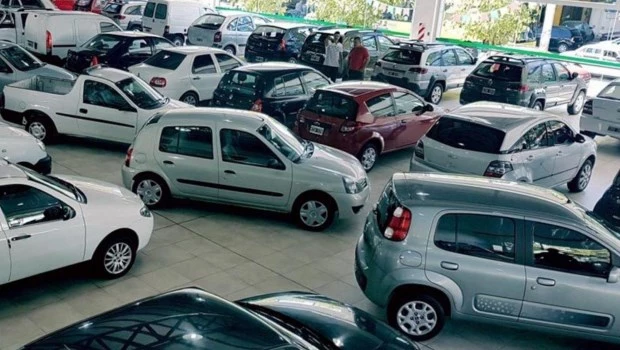 En agosto cayó la venta de autos usados