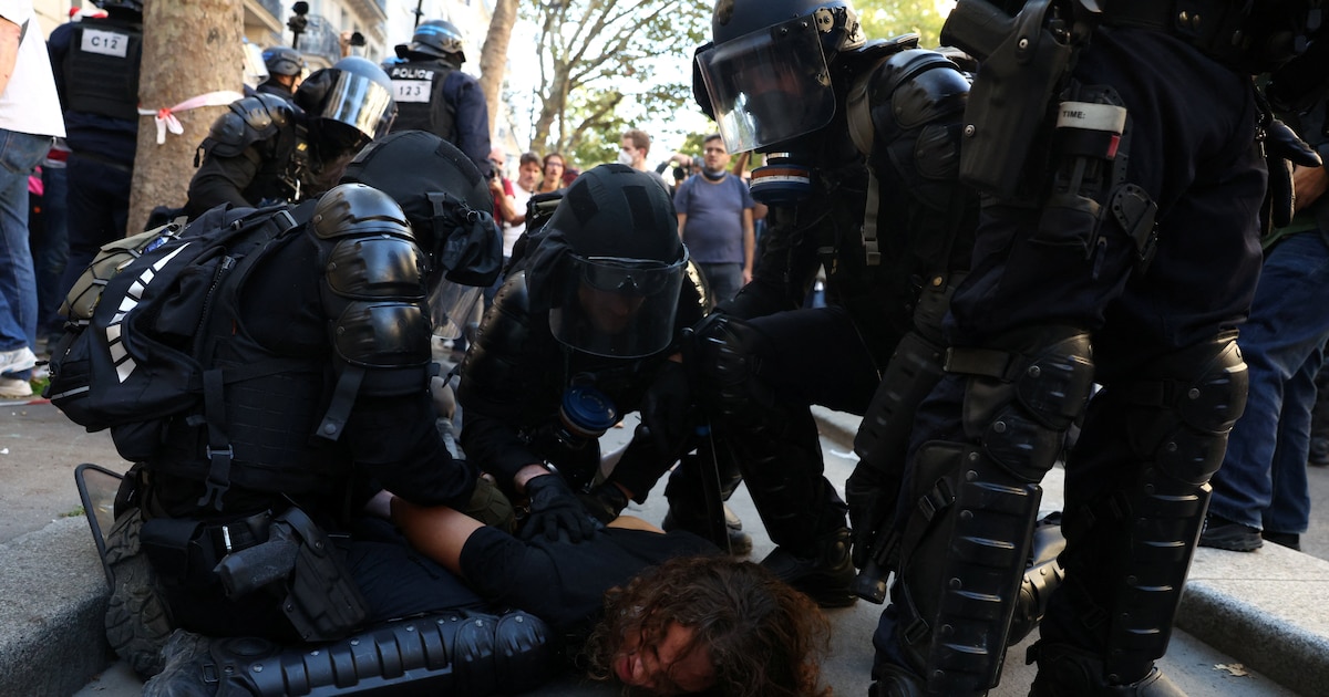 Huelga en Francia: más de 300 detenidos y enfrentamientos con la Policía por rechazo al ajuste fiscal gubernamental