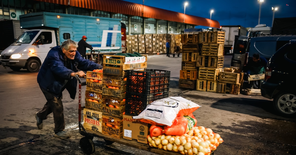 Desempleo y caídas en salarios: análisis de la economía bonaerense tras la derrota gubernamental y su impacto en el consumo
