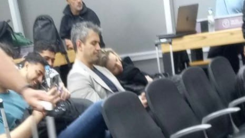 Karina hizo hombrito con Martín Menem y fue tendencia