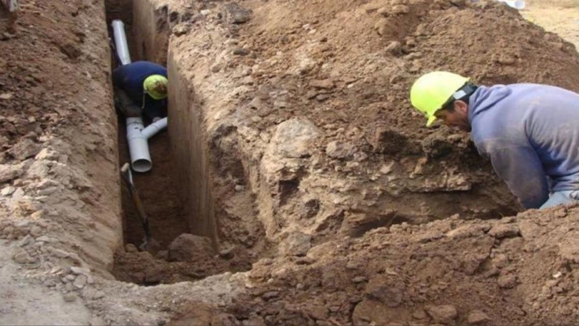 El INDEC desmiente el mito del balde: 9 de cada 10 hogares bonaerenses ya tienen inodoros de descarga