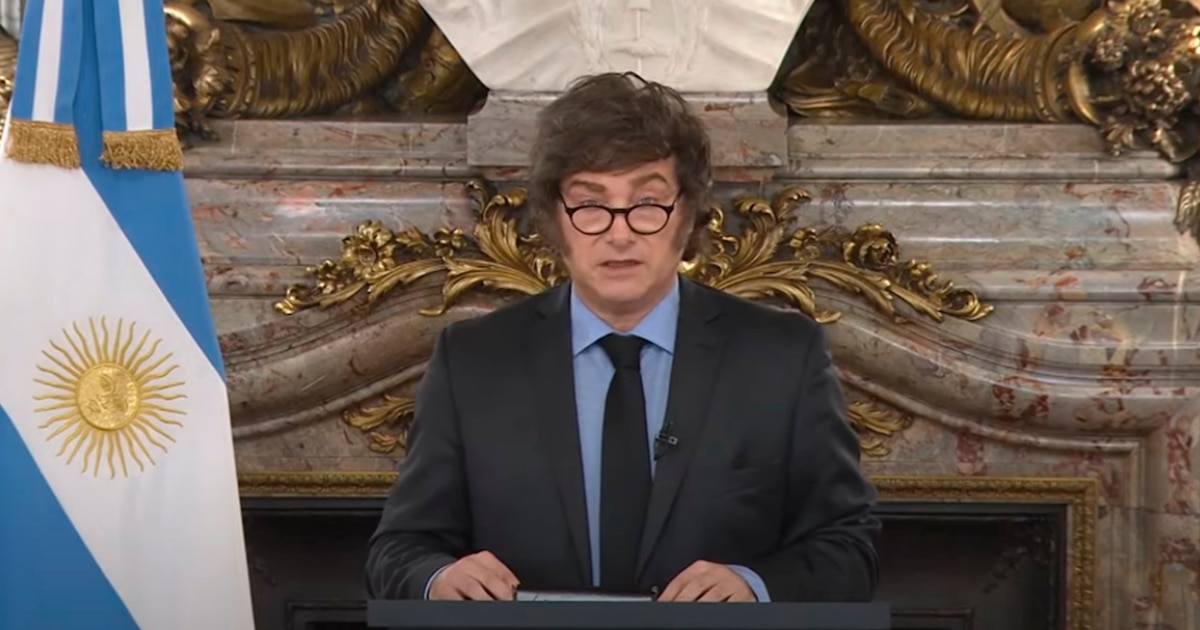 Milei expone claves económicas: aumento en salud y jubilaciones, y restricciones al BCRA para 2026 en cadena nacional