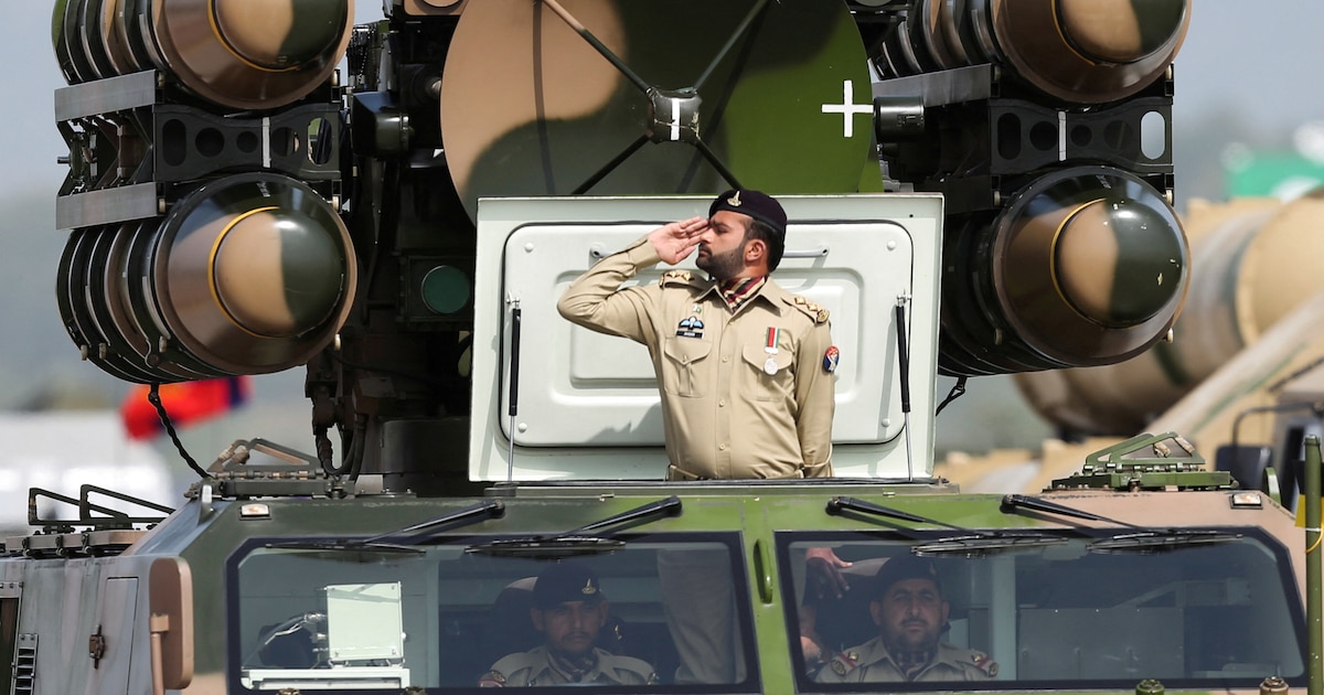 Pakistán ofrece PROTECCIÓN NUCLEAR a Arabia Saudita tras firmar un nuevo pacto de DEFENSA entre ambos países.