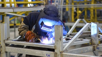 Avanza el deterioro en un sector industrial clave y sus empresas anticipan más despidos