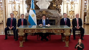 Vetos, internas y nuevos riesgos: Milei repite su juego, pero en el tablero de la derrota