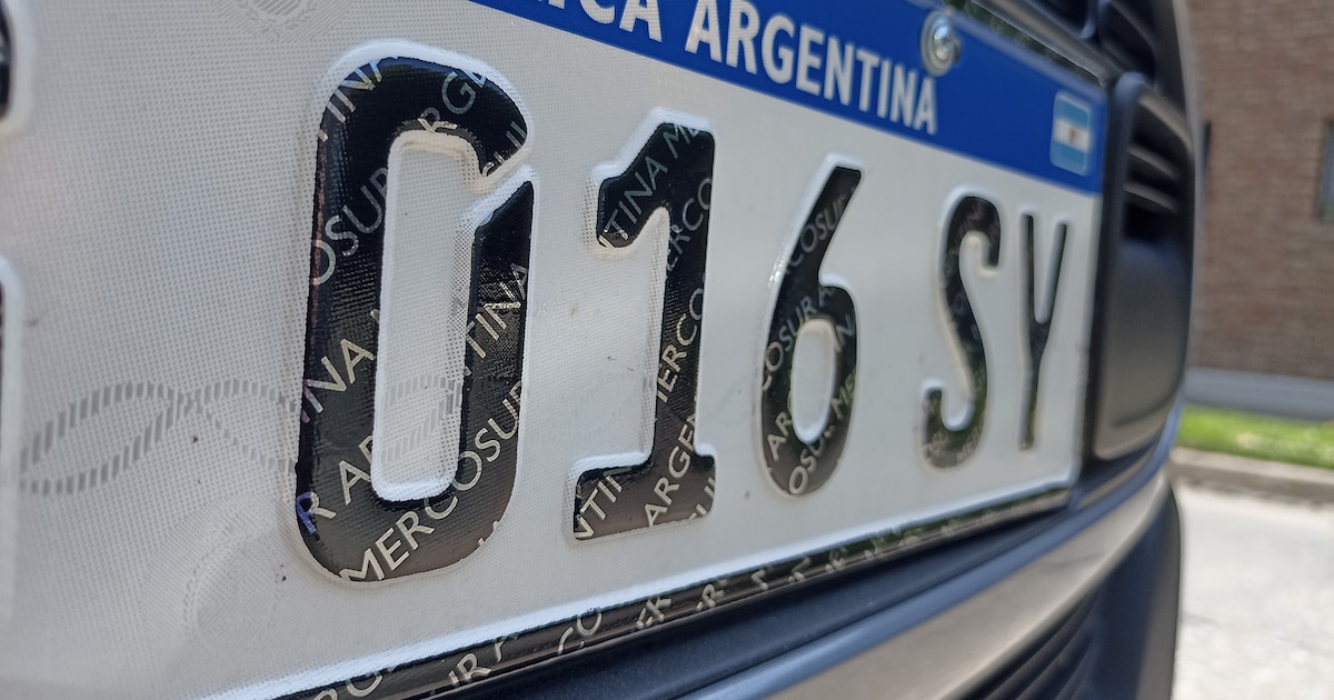 El Gobierno asegura normalización del sistema de chapas patente y disponibilidad de autos nuevos en todas las provincias