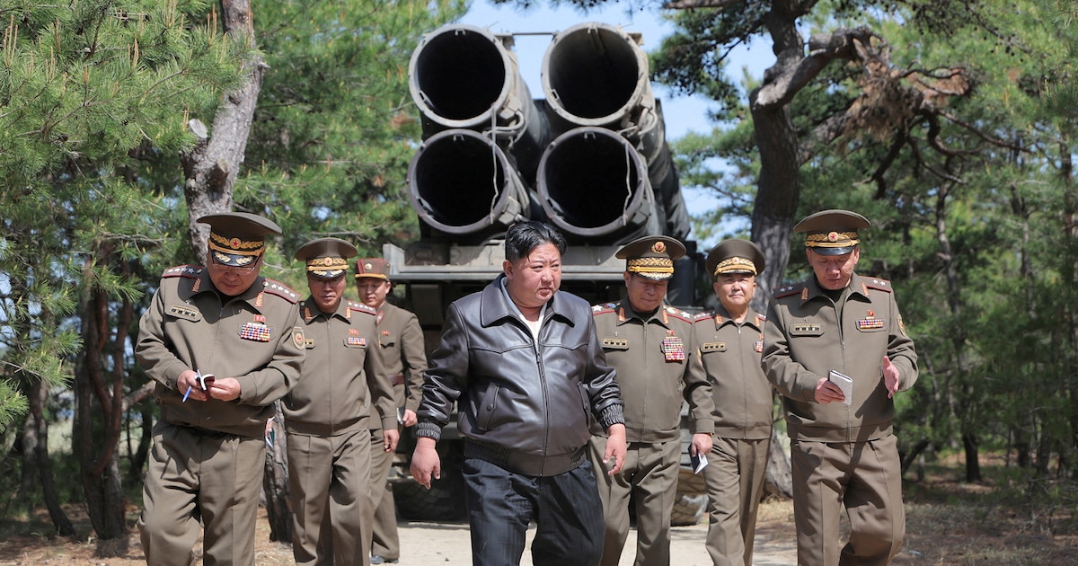 Norcorea impulsa el desarrollo de fuerzas nucleares y modernización de armamento convencional, según su líder