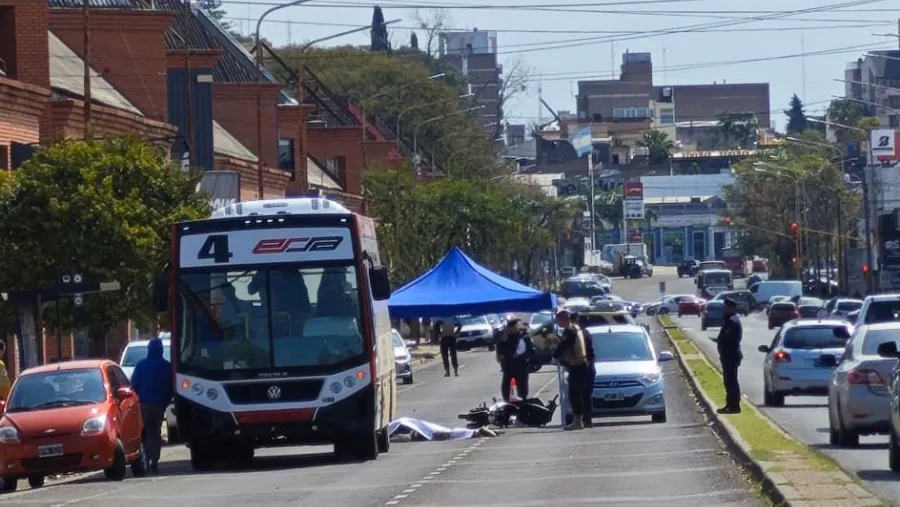 Motociclista fallece tras colisión con colectivo en Paraná