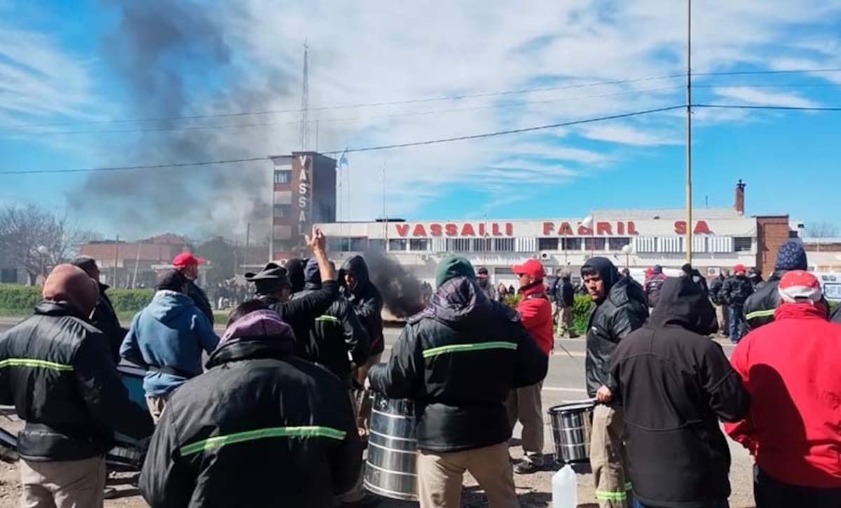 paralización de histórica fábrica de cosechadoras genera temor por posible escalada de conflicto laboral