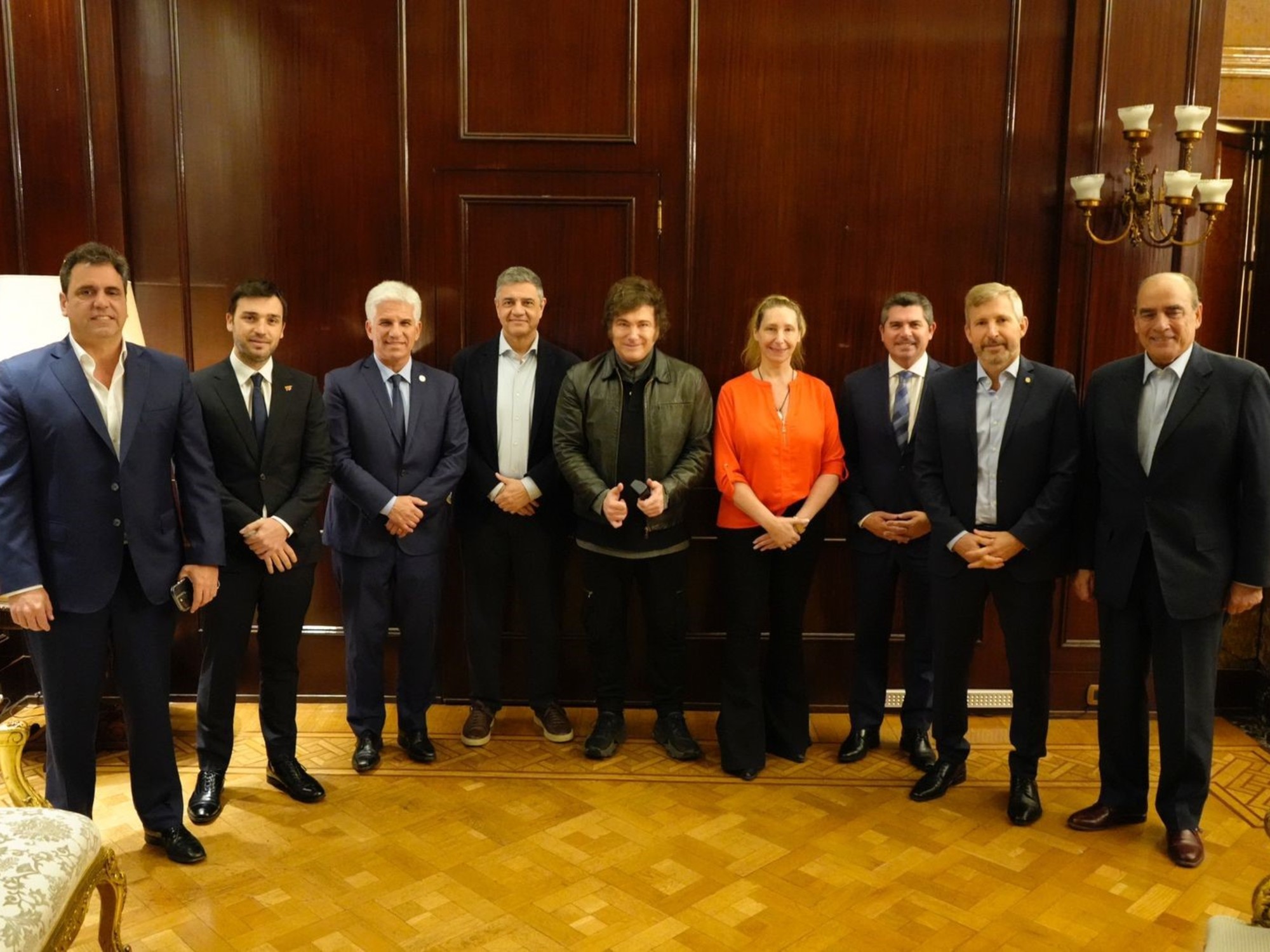 Apura la gira de campaña a las provincias y multiplica guiños a gobernadores que exigió Trump