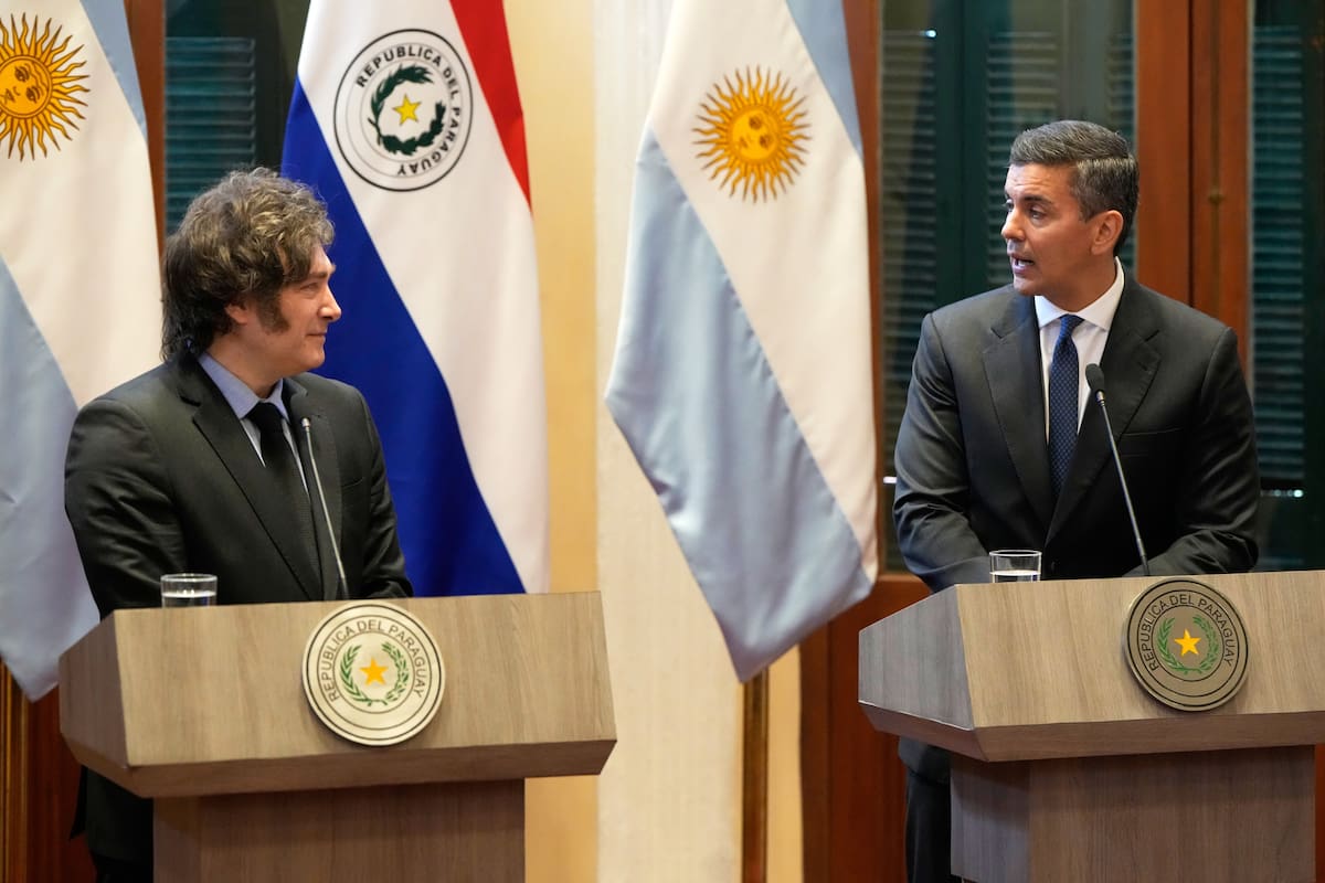Milei se enfrenta en Paraguay a un nuevo conflicto y suma más enojos