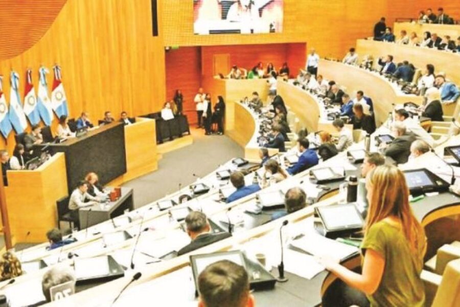 El presupuesto de Llaryora, al voto: la nueva mayoría del PJ, la áspera rosca UCR y el rechazo del juecismo