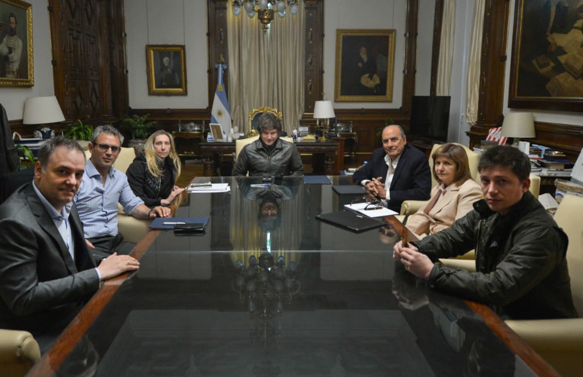Mesas políticas. Milei repite las estrategias de Macri y De la Rúa para reconstruir el vínculo con las provincias