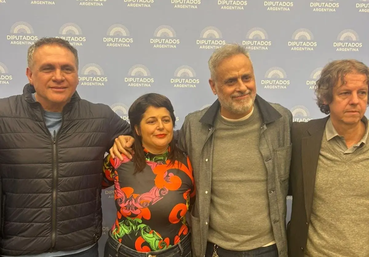 Dirigentes entrerrianos repudian el pedido de allanamiento de Milei a medios y periodistas