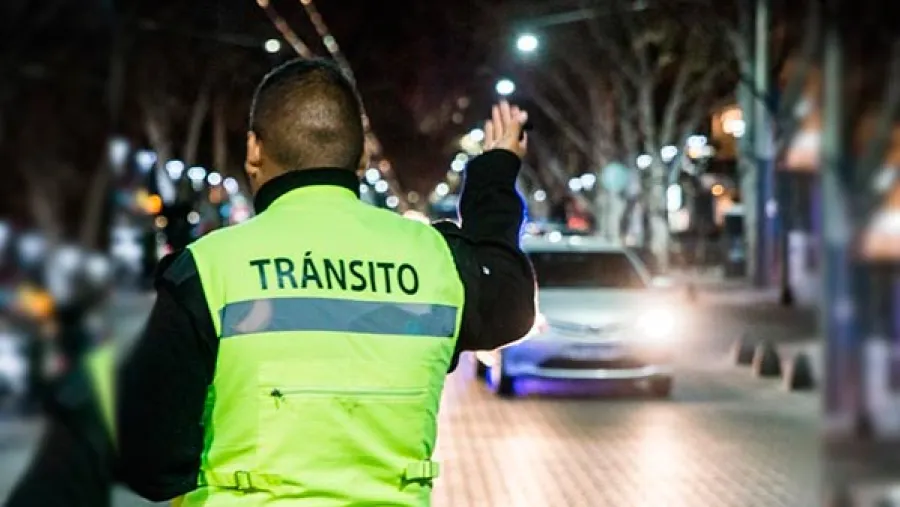 Dos inspectores de tránsito condenados por hurto de pertenencias de un vehículo en depósito municipal