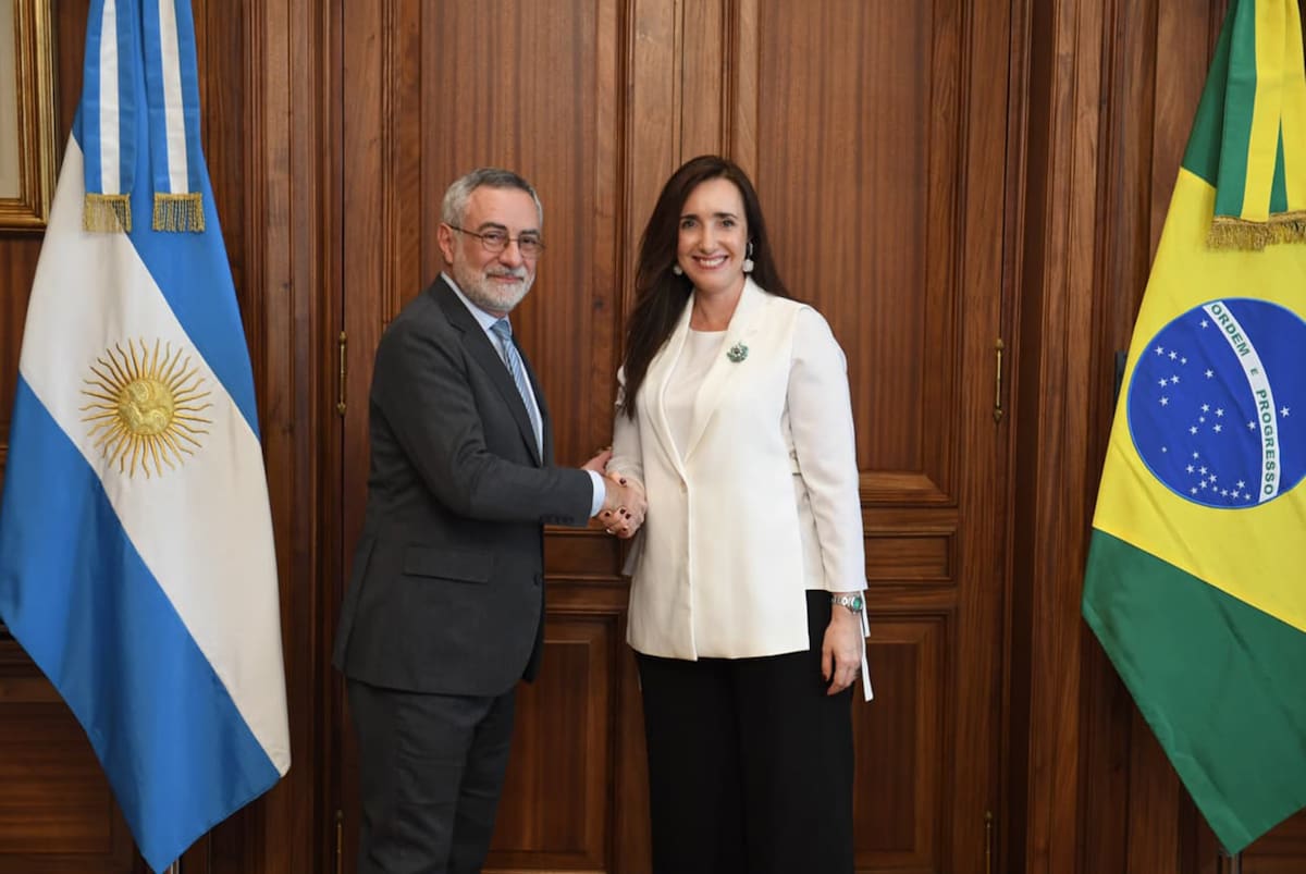 A cargo de la Presidencia. Sin funciones asignadas, Villarruel se diferencia de Milei: reunión con estudiantes y el representante de Lula