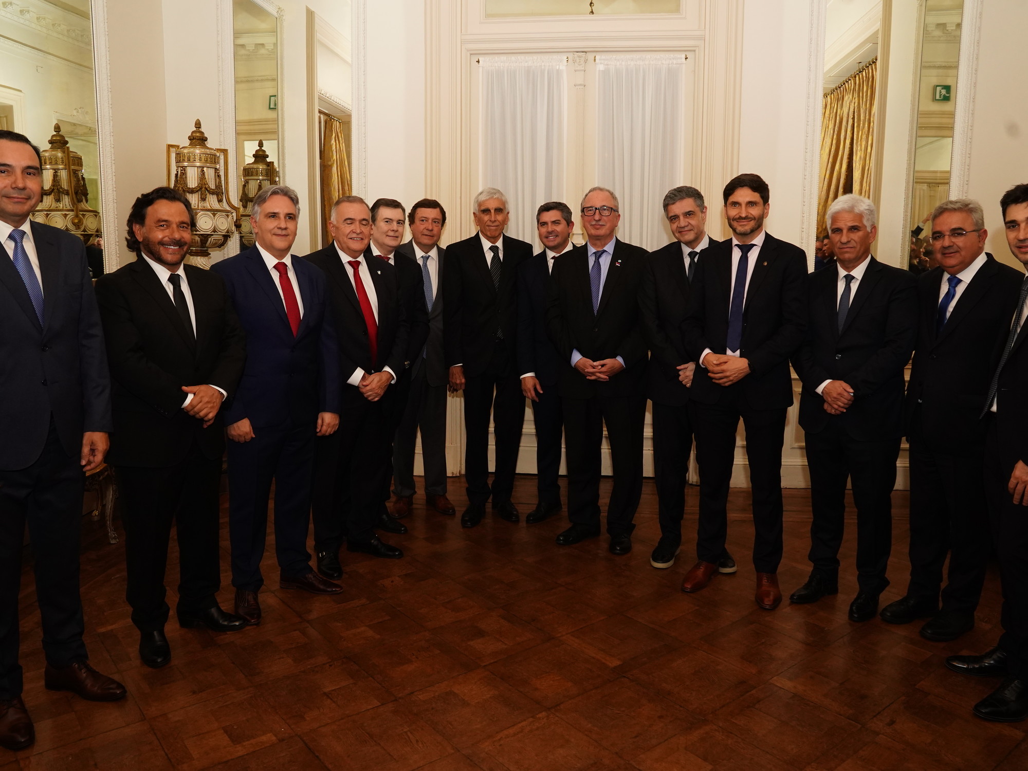 Gobernadores de todas las fuerzas políticas se sumaron al festejo por los 80 años de Clarín