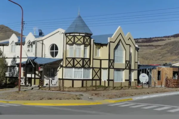 Hombre hallado muerto en hotel de los Kirchner ocupado ilegalmente