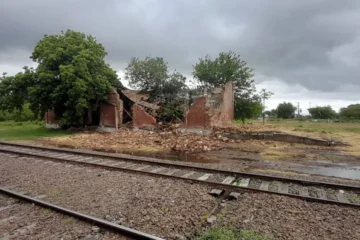 Tormenta derriba parte de la histórica estación ferroviaria de Villa Domínguez; Trenes Argentinos notificado