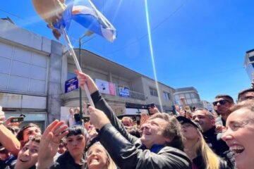 Qué dicen las últimas encuestas en las provincias clave que Milei no puede perder