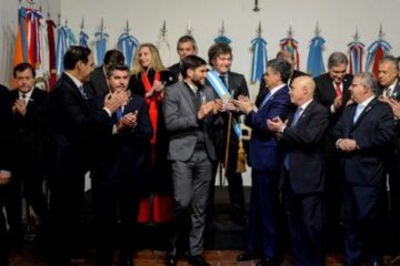 Milei exhibe poder: recibe a los gobernadores mientras estalla la interna en Rosada