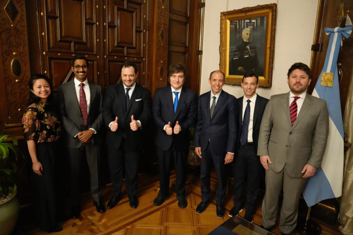 Milei recibió a altos ejecutivos de OpenAI para avanzar con una inversión billonaria para el desarrollo de inteligencia artifical