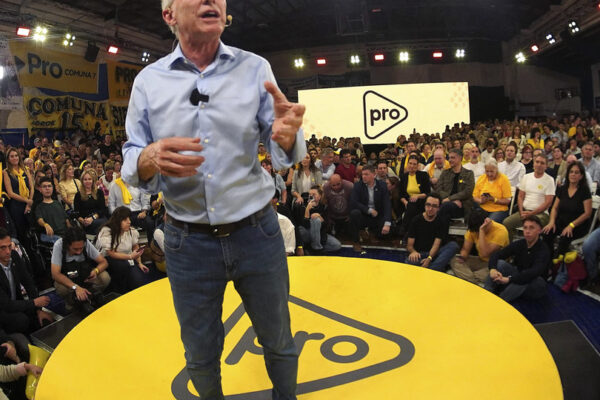 Milei se asocia con Macri en busca del voto antiK y de la mística perdida