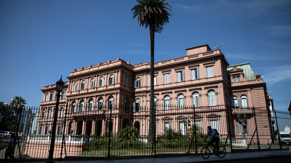 Oxigenar para no morir sofocado y cumplir con las órdenes de Trump